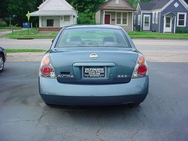 Nissan Altima Pickupslt Quad Cab SWB 4WD 4x4 Truck Sedan
