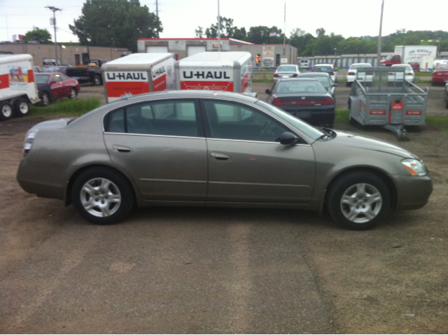 Nissan Altima Pickupslt Quad Cab SWB 4WD 4x4 Truck Sedan