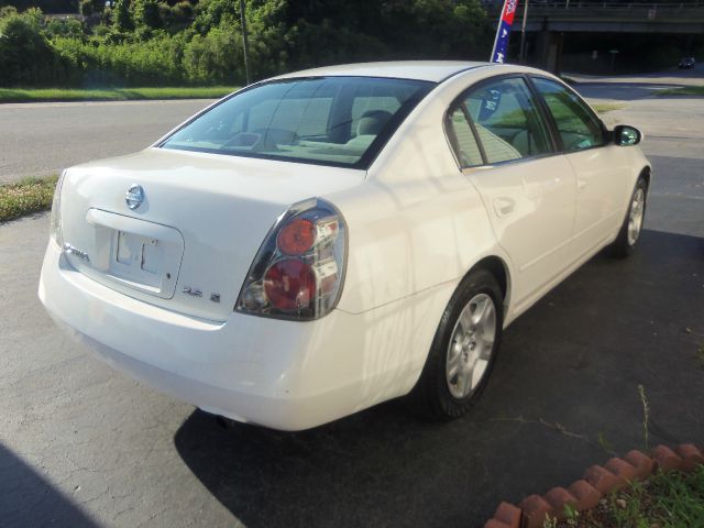 Nissan Altima Pickupslt Quad Cab SWB 4WD 4x4 Truck Sedan