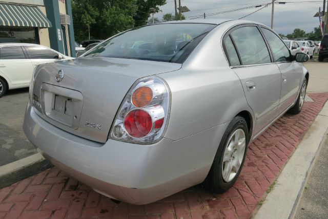 Nissan Altima Pickupslt Quad Cab SWB 4WD 4x4 Truck Sedan