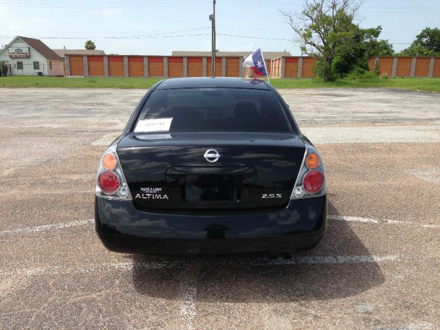 Nissan Altima Pickupslt Quad Cab SWB 4WD 4x4 Truck Sedan