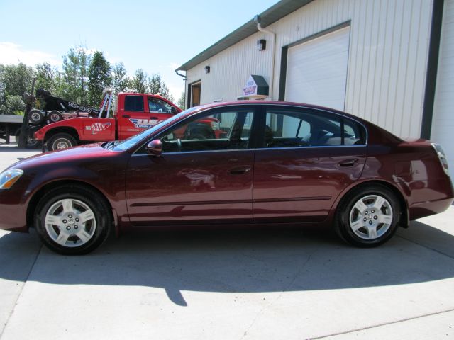 Nissan Altima Pickupslt Quad Cab SWB 4WD 4x4 Truck Sedan