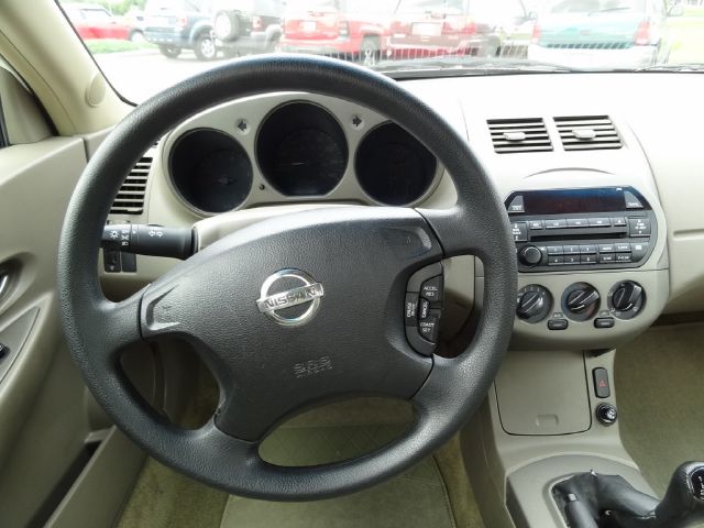Nissan Altima Pickupslt Quad Cab SWB 4WD 4x4 Truck Sedan