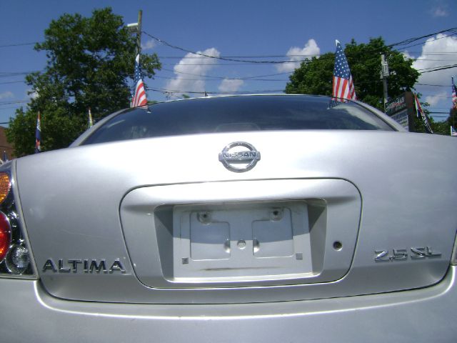 Nissan Altima SLT Quad Cab 2WD Sedan