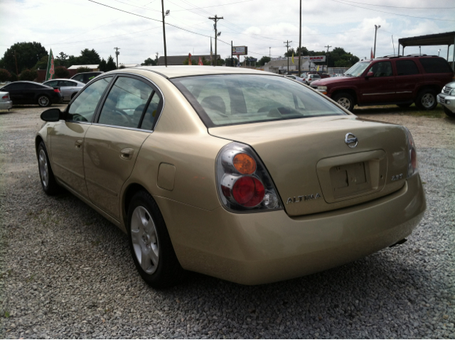 Nissan Altima Pickupslt Quad Cab SWB 4WD 4x4 Truck Sedan