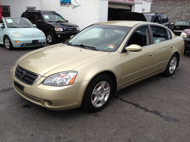 Nissan Altima Pickupslt Quad Cab SWB 4WD 4x4 Truck Sedan