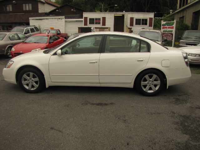 Nissan Altima Pickupslt Quad Cab SWB 4WD 4x4 Truck Sedan