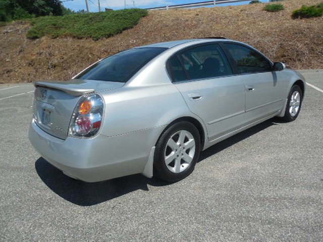 Nissan Altima Pickupslt Quad Cab SWB 4WD 4x4 Truck Sedan