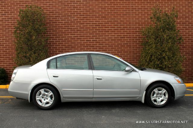 Nissan Altima Pickupslt Quad Cab SWB 4WD 4x4 Truck Sedan