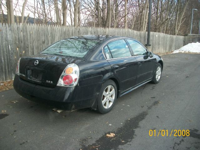 Nissan Altima Pickupslt Quad Cab SWB 4WD 4x4 Truck Sedan