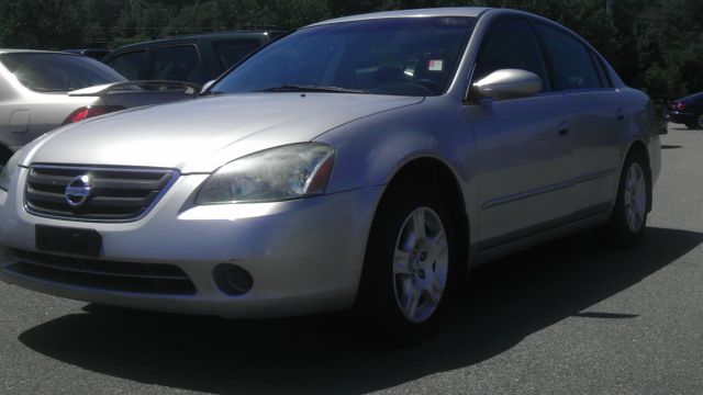 Nissan Altima Pickupslt Quad Cab SWB 4WD 4x4 Truck Sedan