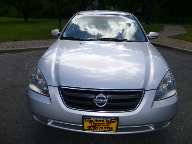 Nissan Altima Pickupslt Quad Cab SWB 4WD 4x4 Truck Sedan