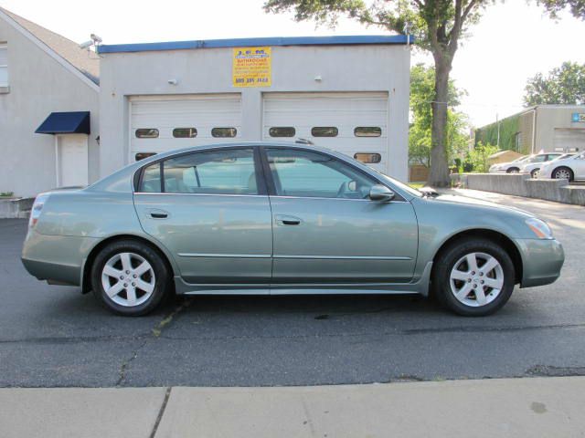 Nissan Altima SLT Quad Cab 2WD Sedan