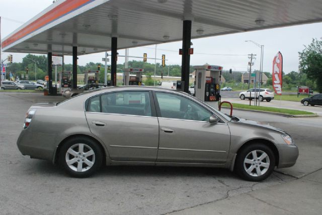 Nissan Altima Pickupslt Quad Cab SWB 4WD 4x4 Truck Sedan