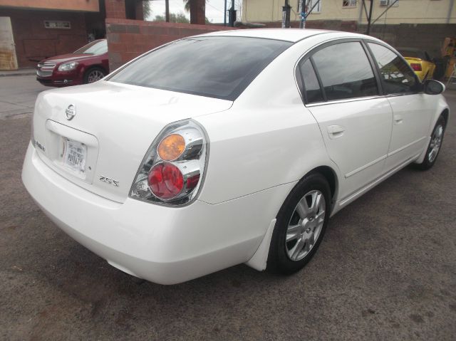 Nissan Altima Pickupslt Quad Cab SWB 4WD 4x4 Truck Sedan