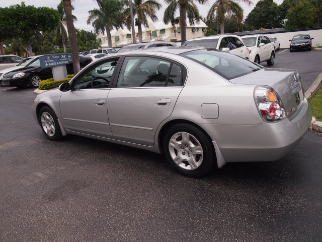 Nissan Altima 2003 photo 4