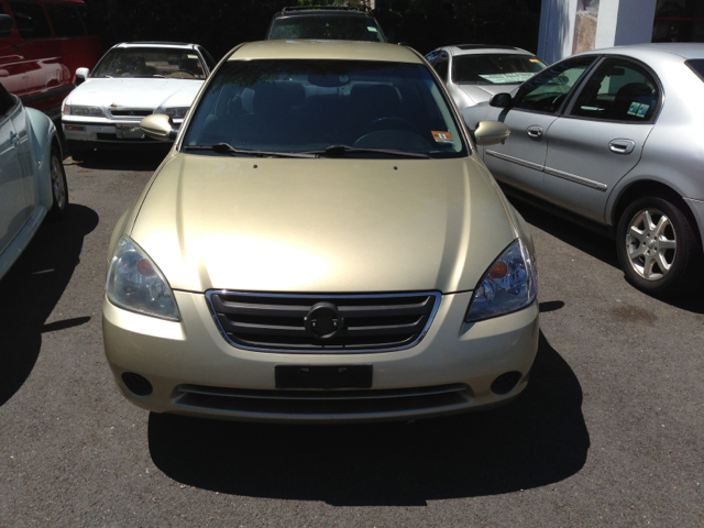 Nissan Altima Pickupslt Quad Cab SWB 4WD 4x4 Truck Sedan