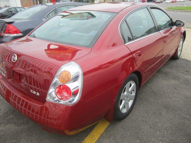 Nissan Altima Pickupslt Quad Cab SWB 4WD 4x4 Truck Sedan