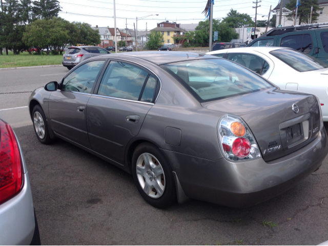 Nissan Altima Pickupslt Quad Cab SWB 4WD 4x4 Truck Sedan
