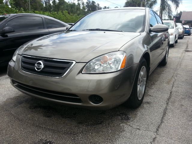 Nissan Altima Pickupslt Quad Cab SWB 4WD 4x4 Truck Sedan