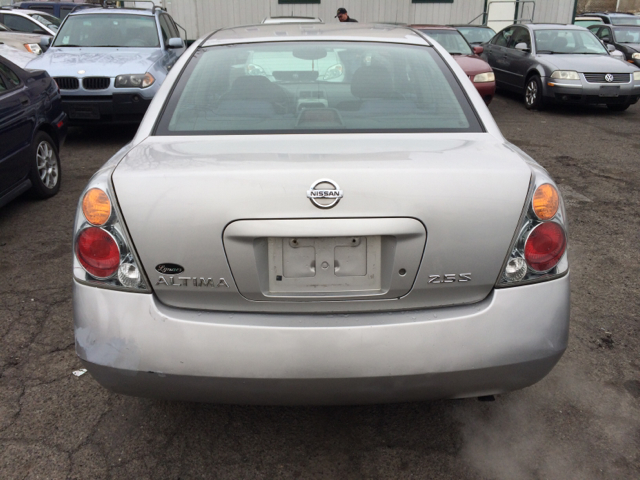 Nissan Altima Pickupslt Quad Cab SWB 4WD 4x4 Truck Sedan
