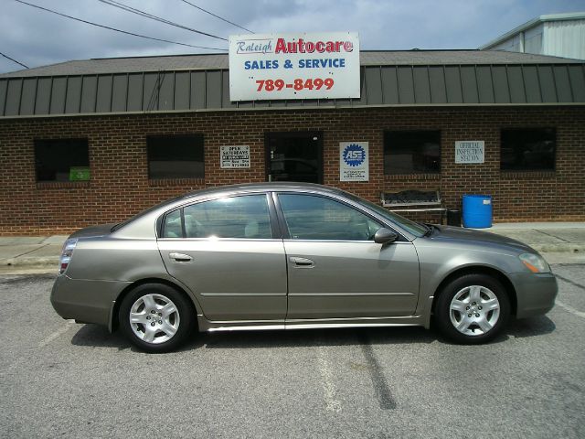 Nissan Altima Pickupslt Quad Cab SWB 4WD 4x4 Truck Sedan
