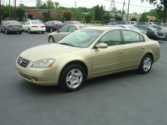 Nissan Altima Pickupslt Quad Cab SWB 4WD 4x4 Truck Sedan