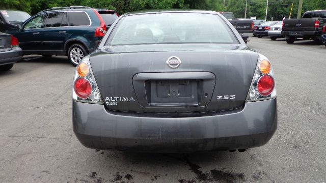 Nissan Altima Pickupslt Quad Cab SWB 4WD 4x4 Truck Sedan