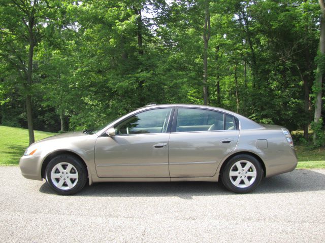 Nissan Altima SLT Quad Cab 2WD Sedan