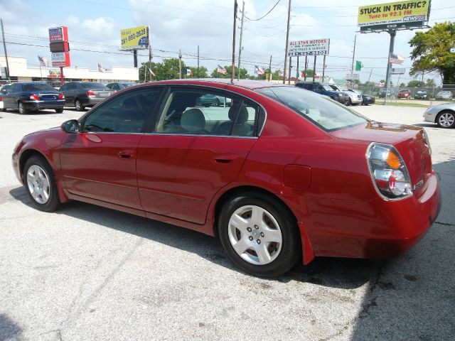 Nissan Altima Pickupslt Quad Cab SWB 4WD 4x4 Truck Sedan
