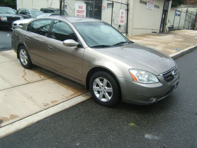 Nissan Altima Pickupslt Quad Cab SWB 4WD 4x4 Truck Sedan