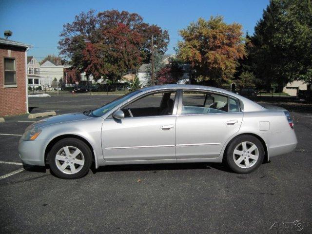 Nissan Altima Pickupslt Quad Cab SWB 4WD 4x4 Truck Sedan