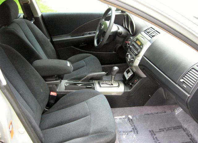 Nissan Altima Pickupslt Quad Cab SWB 4WD 4x4 Truck Sedan