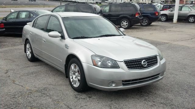Nissan Altima Pickupslt Quad Cab SWB 4WD 4x4 Truck Sedan