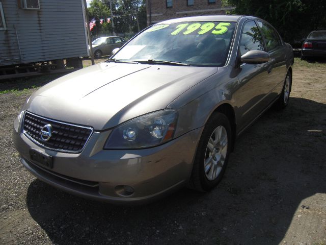 Nissan Altima SLT Quad Cab 2WD Sedan