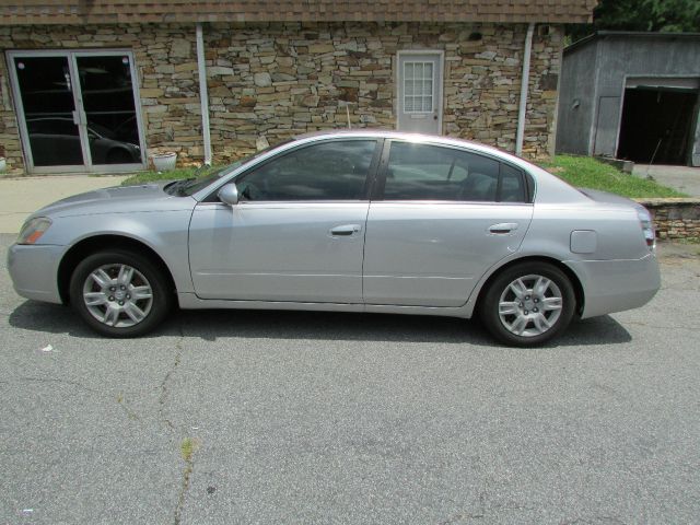 Nissan Altima Pickupslt Quad Cab SWB 4WD 4x4 Truck Sedan