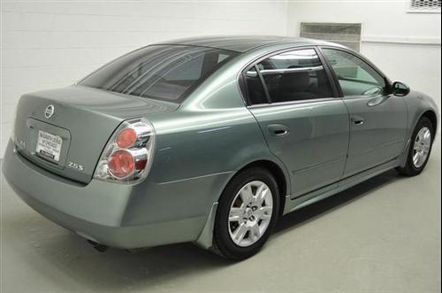 Nissan Altima 2005 photo 2