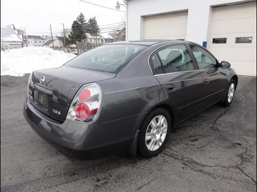 Nissan Altima 2005 photo 2