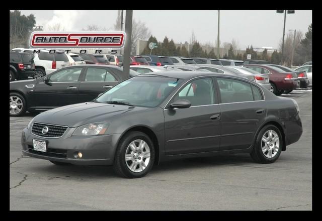 Nissan Altima Pickupslt Quad Cab SWB 4WD 4x4 Truck Unspecified