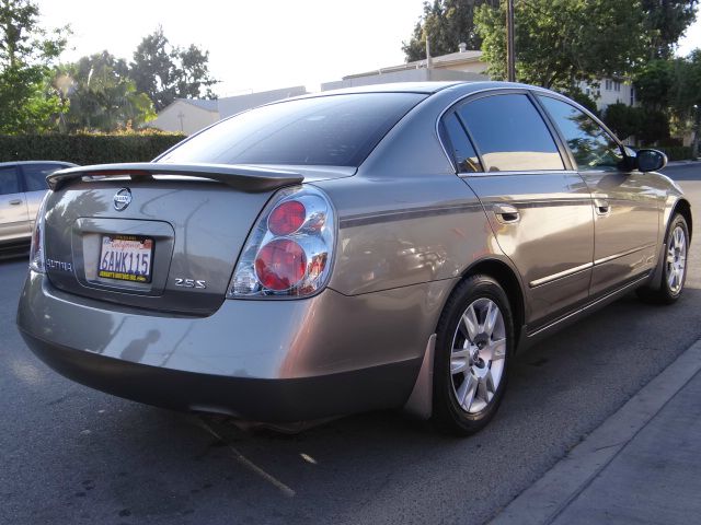 Nissan Altima Pickupslt Quad Cab SWB 4WD 4x4 Truck Sedan