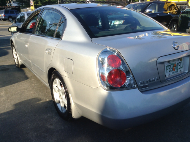 Nissan Altima Pickupslt Quad Cab SWB 4WD 4x4 Truck Sedan