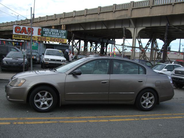 Nissan Altima SLT Quad Cab 2WD Sedan