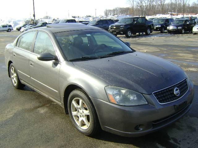 Nissan Altima ST Pickup 4D 5 1/2 Ft Unspecified