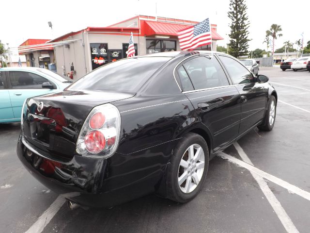 Nissan Altima Pickupslt Quad Cab SWB 4WD 4x4 Truck Sedan