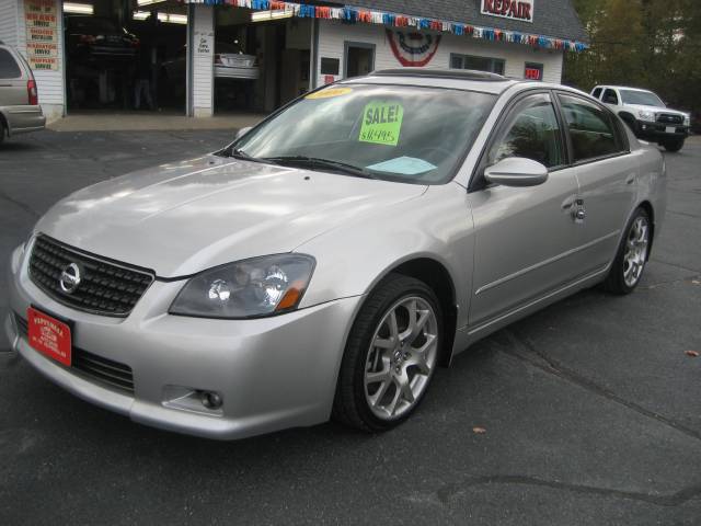 Nissan Altima Crew Cab Standard Box 4-wheel Drive SLE Sedan