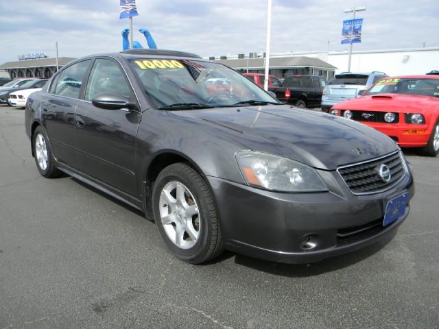 Nissan Altima 4x4 Truck Sedan