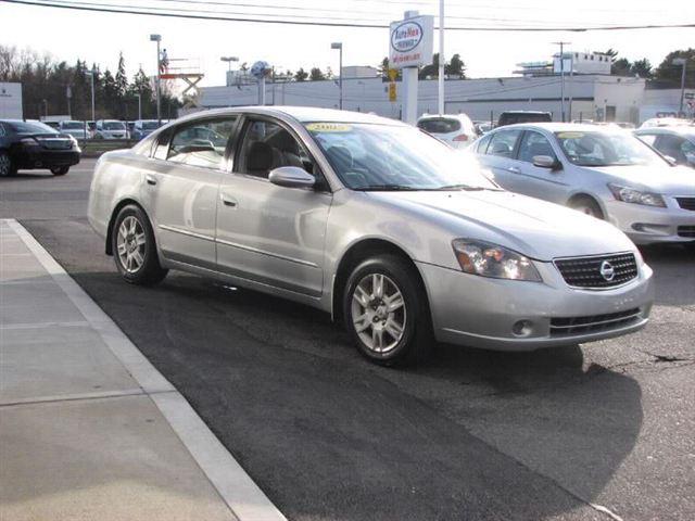 Nissan Altima 15 Sedan