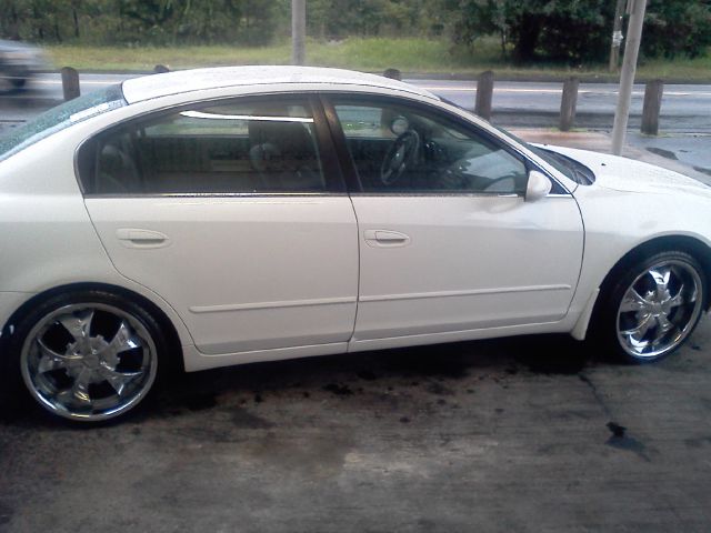 Nissan Altima Pickupslt Quad Cab SWB 4WD 4x4 Truck Sedan