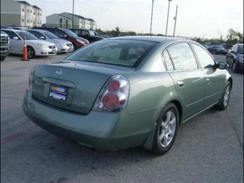 Nissan Altima 2005 photo 2