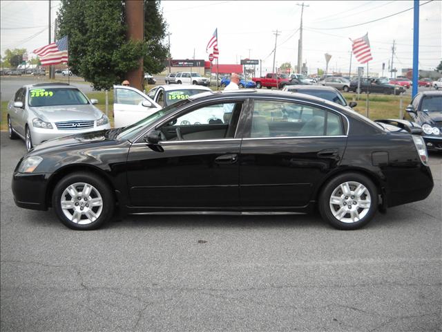 Nissan Altima 4x4 Truck Sedan